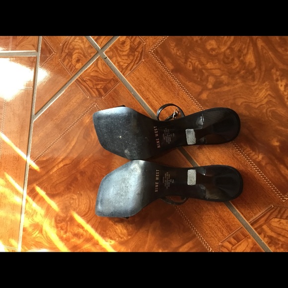 Nine West heel sandal- fasten around the ankle - Picture 4 of 5